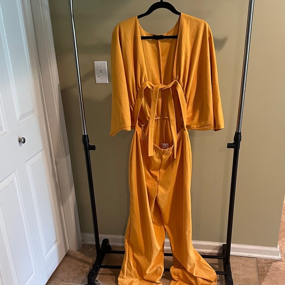 PrettyLittleThing Yellow Jumpsuit - Picture 1 of 1